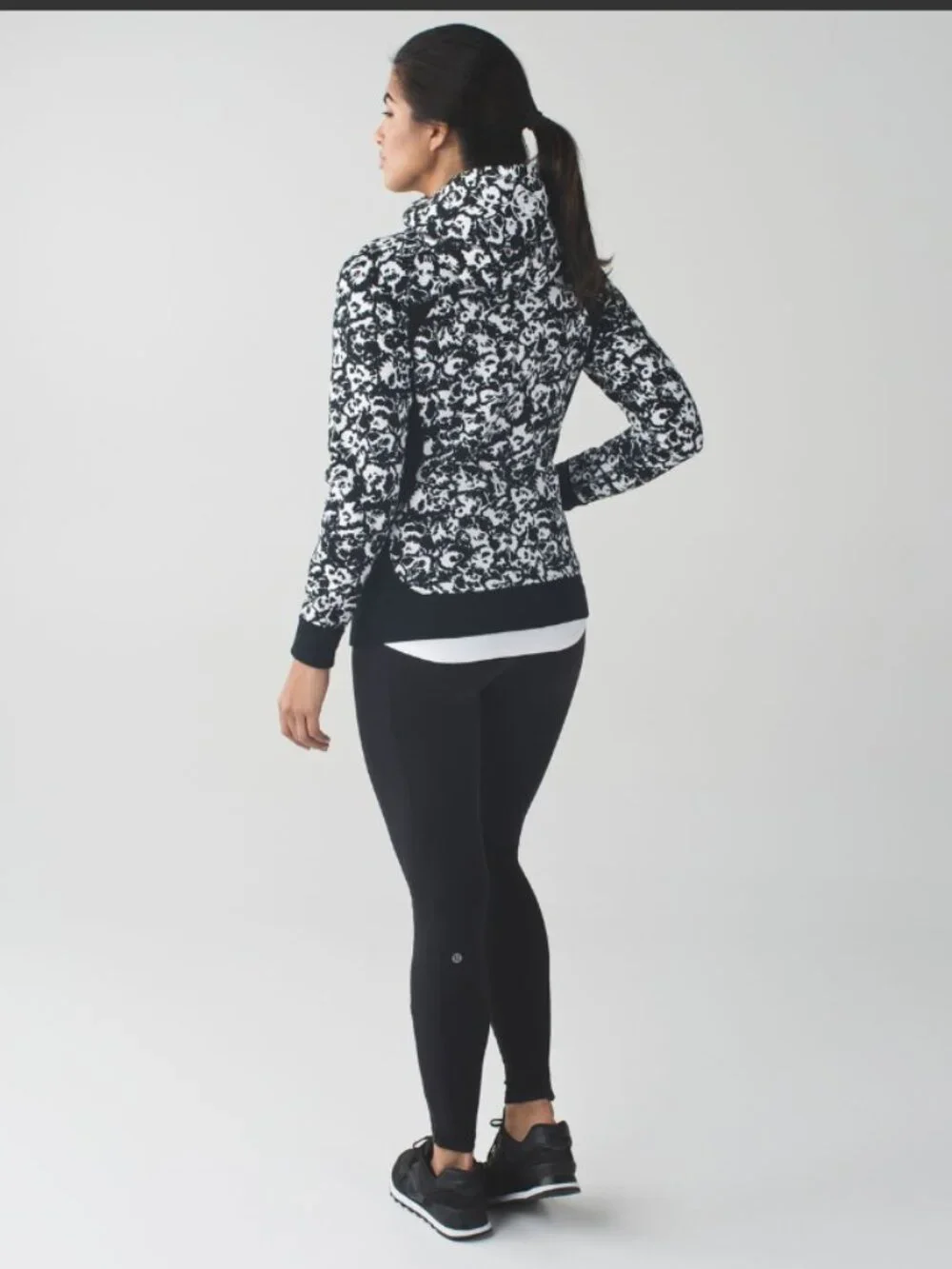⭐ Lululemon Scuba Hoodie III - Fleur Sombre - Black & White - Size 4